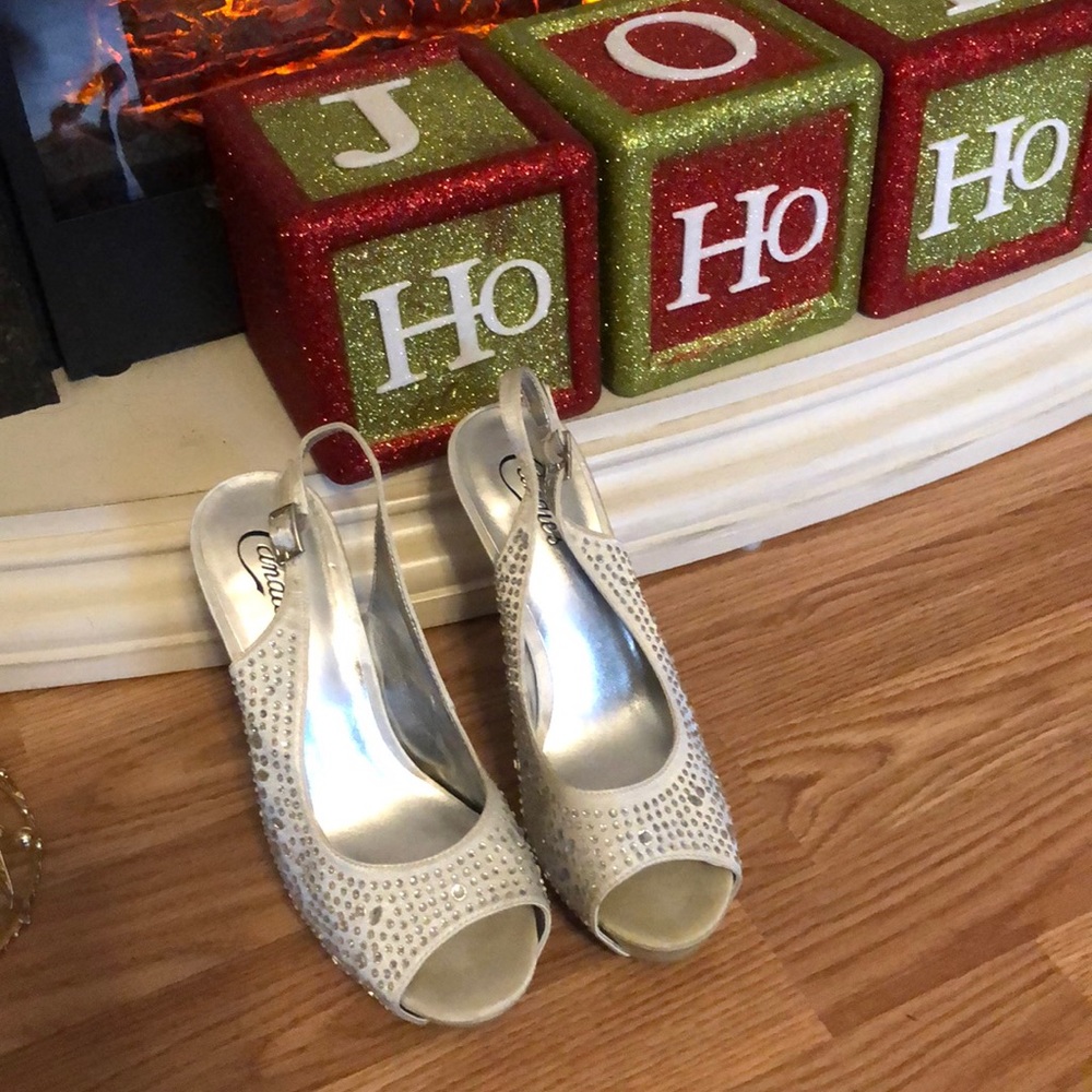 NWOT Candies Silver Platform heels with crystals 8